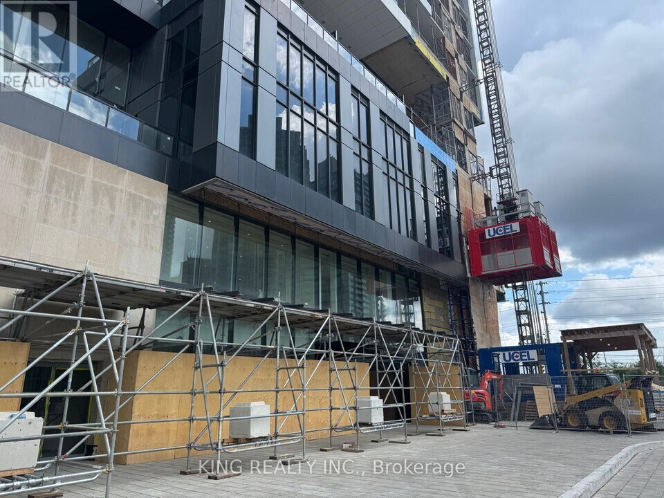 4015 The Exchange in Mississauga, ON - Building Photo