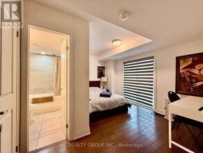 2130 Royal Gala Cir in Mississauga, ON - Building Photo - Building Photo