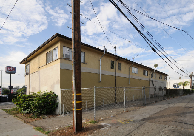 Pueblo Apartments in Los Angeles, CA - Building Photo - Building Photo