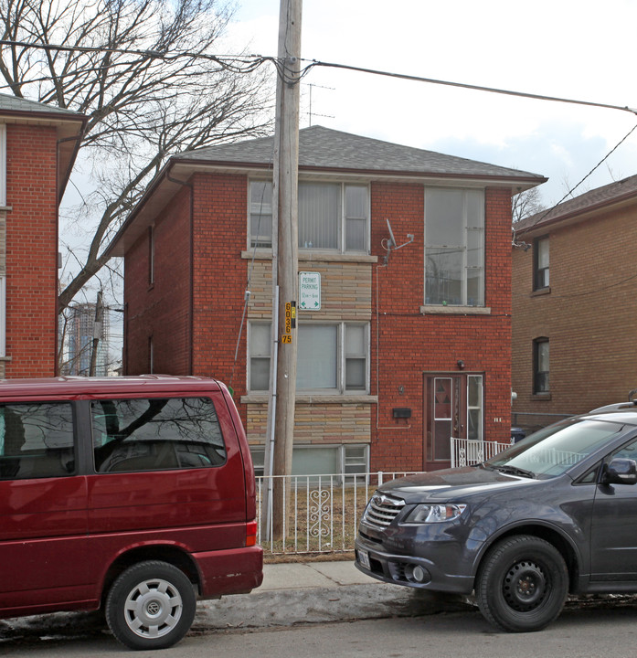 9 Wesley St in Toronto, ON - Building Photo