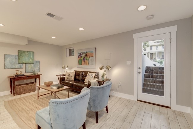 812 Kentucky Ave SE, Unit B in Washington, DC - Building Photo - Building Photo