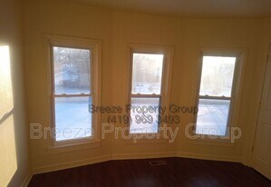 1909 N Superior St in Toledo, OH - Building Photo