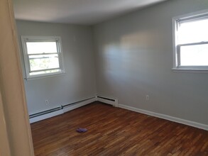 1302 Clark St, Unit 3 beds in Rahway, NJ - Building Photo - Building Photo