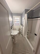 8402 Flower Ave, Unit 3 in Takoma Park, MD - Foto de edificio - Building Photo