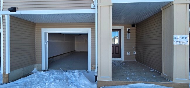 20431 16 Av NW in Edmonton, AB - Building Photo - Building Photo