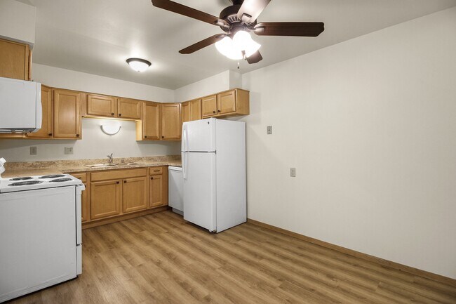 Grange/Allison Apartments in Cudahy, WI - Foto de edificio - Building Photo