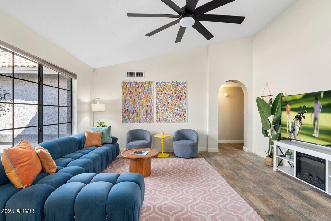 413 E Melody Ln in Gilbert, AZ - Building Photo