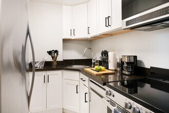 238 W 73rd St in New York, NY - Building Photo - Building Photo