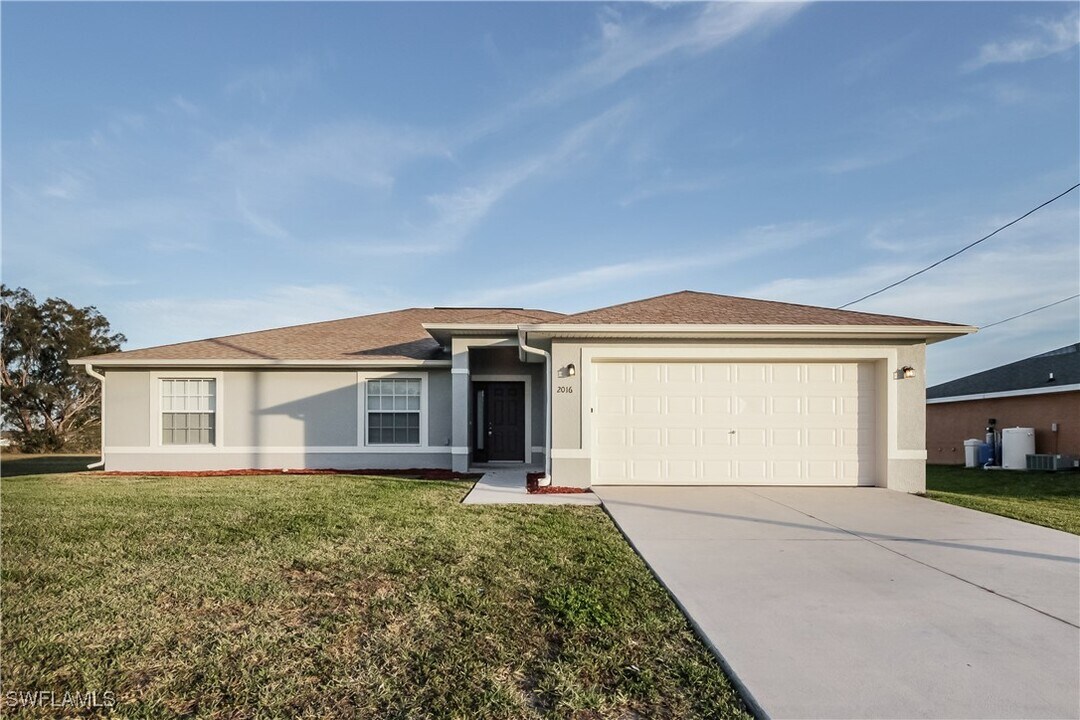 2016 NW 16th Terrace in Cape Coral, FL - Building Photo