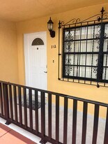 2221 W 52nd St in Hialeah, FL - Building Photo