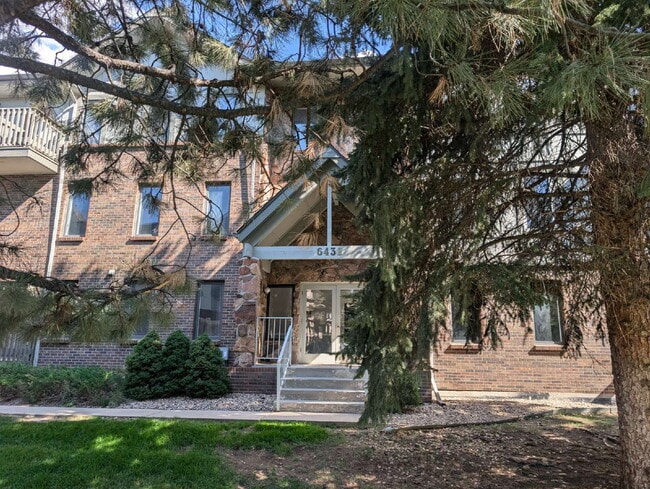 6435 S Dayton St in Englewood, CO - Foto de edificio - Building Photo