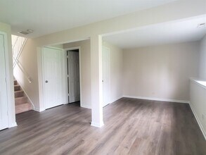 811 Cambridge Pl in Wheeling, IL - Building Photo - Building Photo