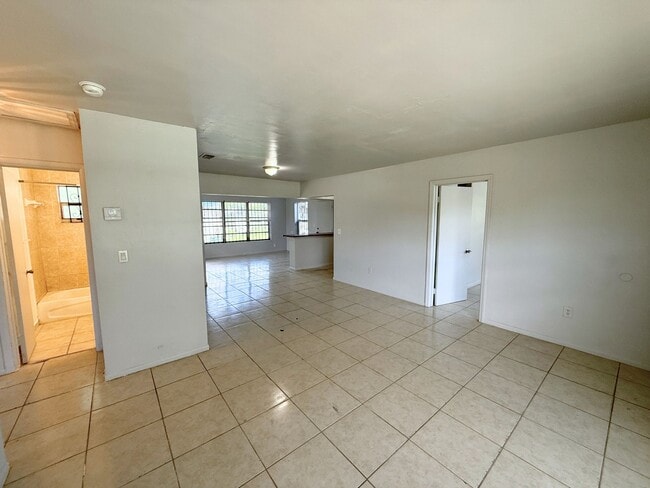 15300 NW 32nd Pl in Opa Locka, FL - Building Photo - Building Photo