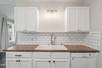 1000 Meadowgreen Dr in Raleigh, NC - Building Photo - Building Photo
