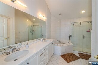 115 Kensington Ln, Unit 196 in Livingston, NJ - Foto de edificio - Building Photo