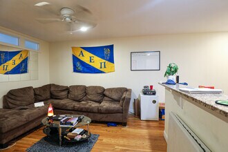 315 Saint Paul St, Unit 5 in Brookline, MA - Building Photo - Building Photo