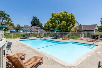 183 Cerco Rosado in San Marcos, CA - Building Photo - Building Photo