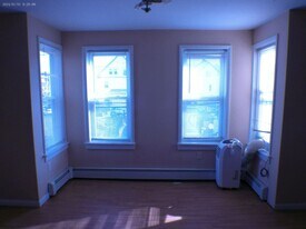 13 Armstrong Pl in Bridgeport, CT - Building Photo