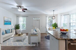 340 Jacaranda Dr in Jupiter, FL - Building Photo