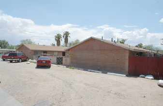 Flowing Wells Apartments in Tucson, AZ - Building Photo - Building Photo