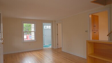 3 Howard Ave in Branford, CT - Building Photo - Building Photo