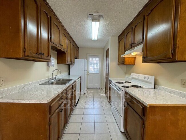 10642 Stanley Aubin Ln in Baton Rouge, LA - Building Photo - Building Photo