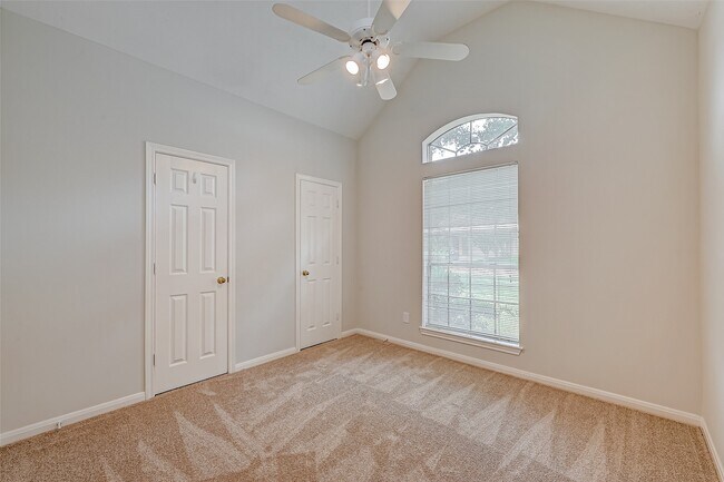 4126 Surreydon Dr in Houston, TX - Foto de edificio - Building Photo