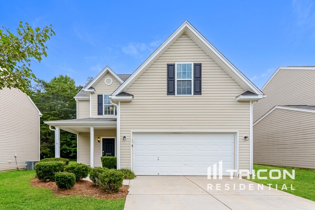 2015 Blue Rock Ct in Greensboro, NC - Building Photo