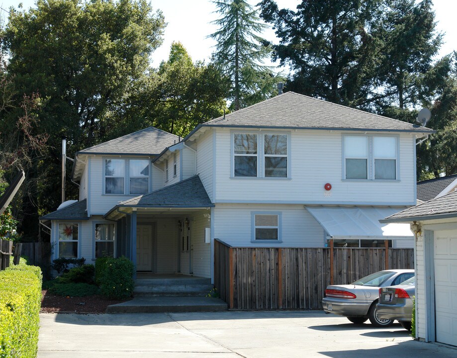 420 North St in Healdsburg, CA - Building Photo