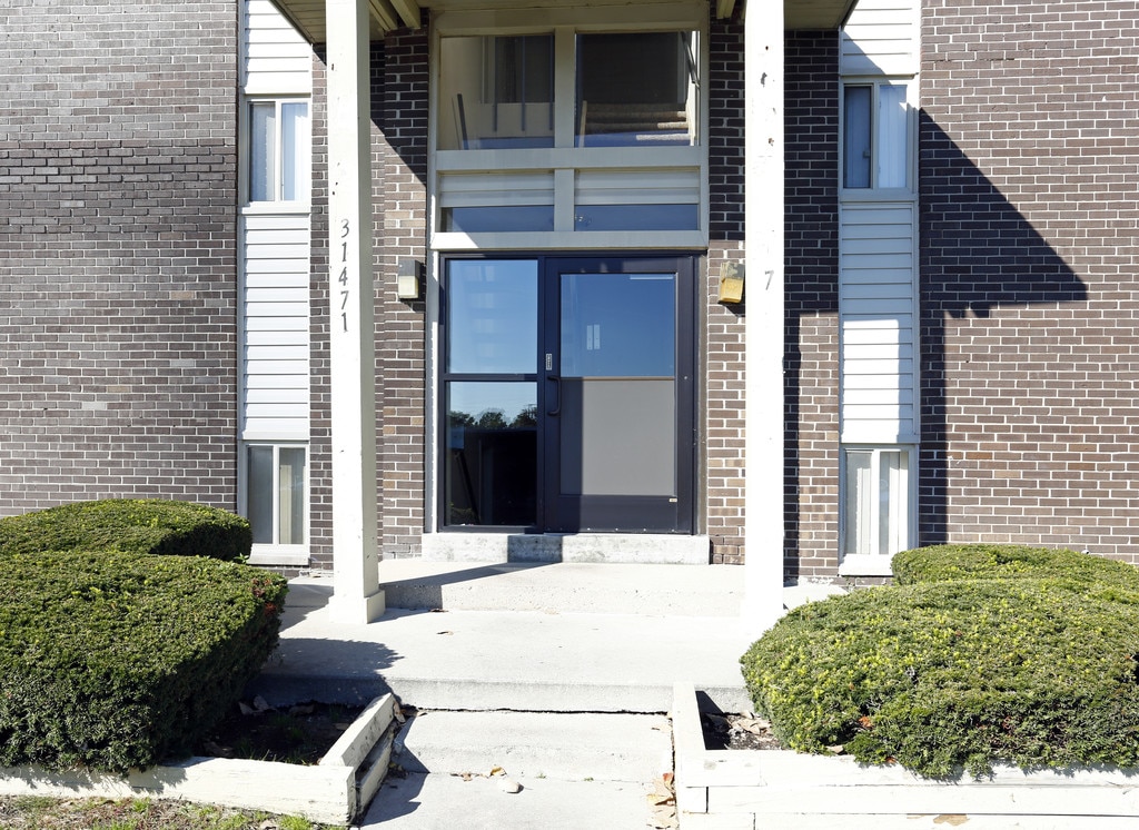 Westland Capri Apartments in Westland, MI