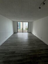 200 SE 15th Rd in Miami, FL - Building Photo - Building Photo