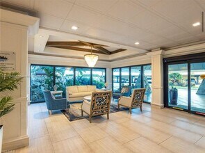 180 Seaview Ct in Marco Island, FL - Building Photo - Building Photo