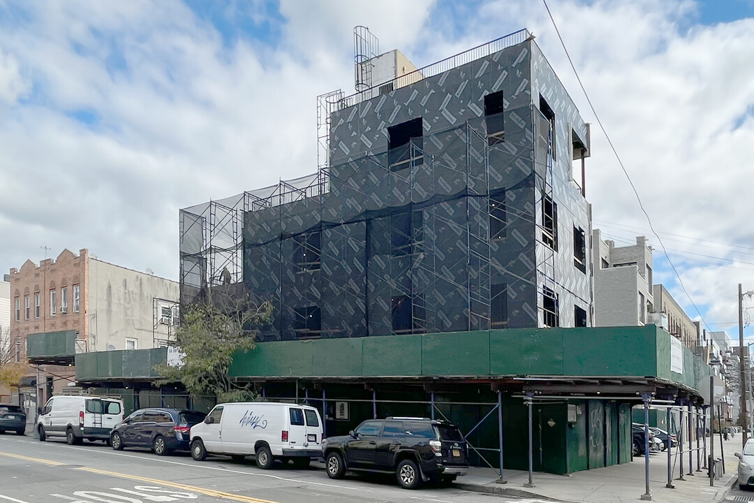 3099 14th St in Astoria, NY - Building Photo