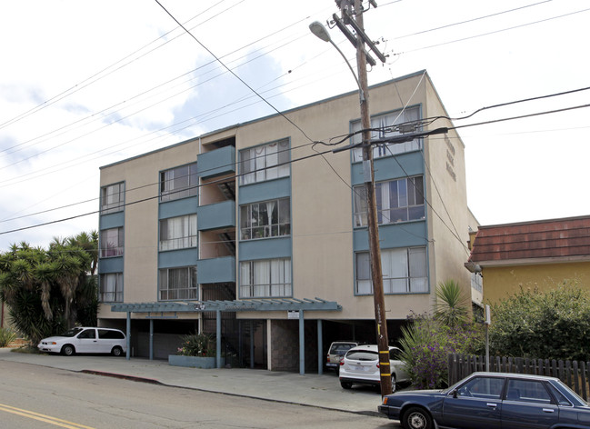 Diamond Park Manor in Oakland, CA - Foto de edificio - Building Photo