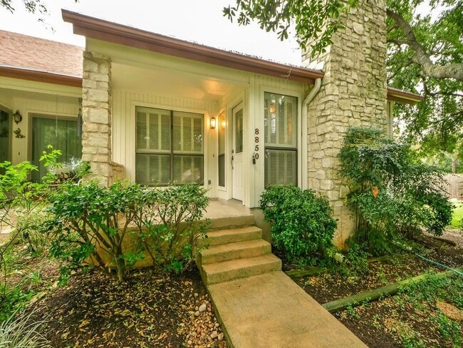 8850 Honeysuckle Trail in Austin, TX - Building Photo - Building Photo