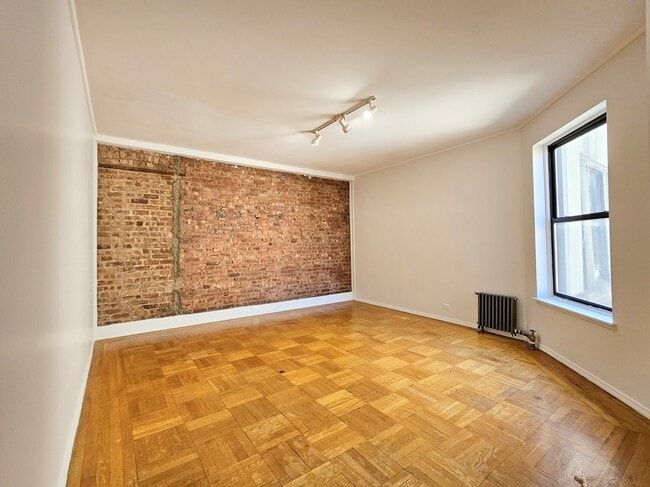 610 W 150th St