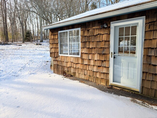 30 Mullen Hill Rd in Waterford, CT - Building Photo - Building Photo