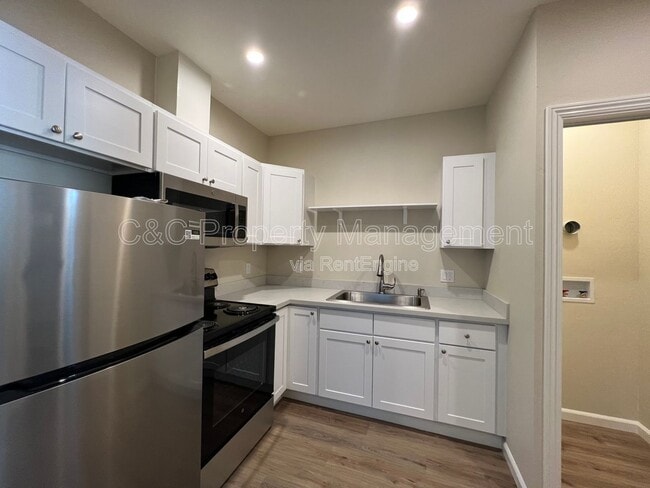 property at 1478 Darwin St