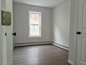 372 Mansion St, Unit 1E in Poughkeepsie, NY - Building Photo - Building Photo