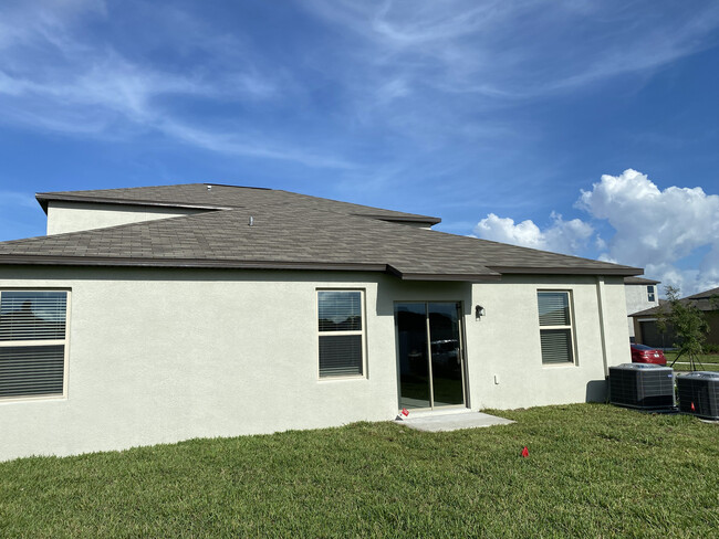 983 Calico Scallop St in Ruskin, FL - Foto de edificio - Building Photo