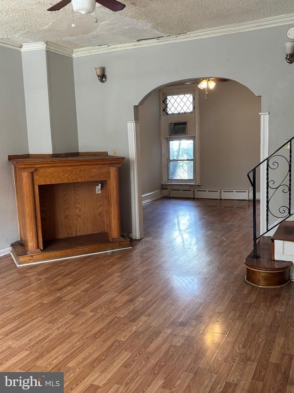 property at 4921 N Hutchinson St