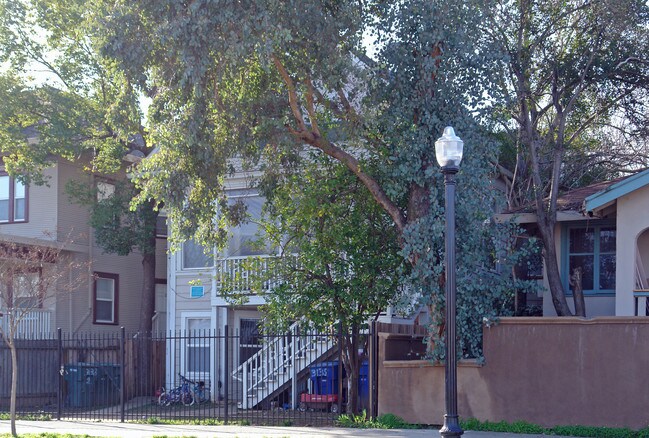 3138 1st Ave in Sacramento, CA - Foto de edificio - Building Photo