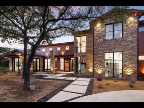1200 Rockgate Rd in Bartonville, TX - Foto de edificio - Building Photo