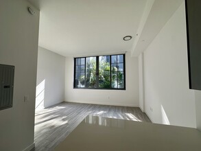 91 NW 26th St, Unit S23 in Miami, FL - Building Photo - Building Photo