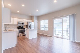 6933 Daniel Defoe Dr in Johnston, IA - Building Photo