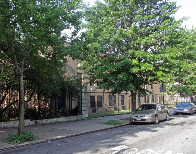 16 Ten Eyck St in Brooklyn, NY - Foto de edificio - Building Photo