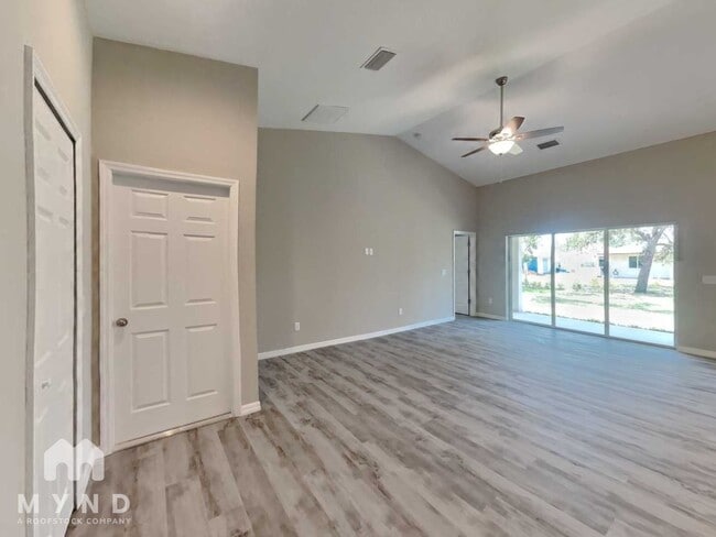 2423 Mindlin Ln in North Port, FL - Building Photo - Building Photo