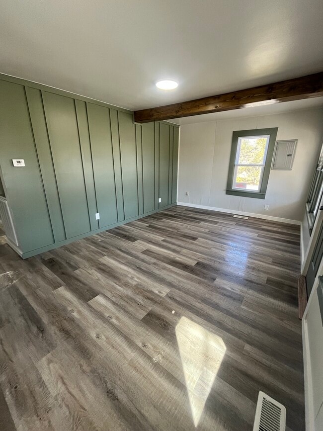 2045 Dave Buck Rd in Johnson City, TN - Foto de edificio - Building Photo