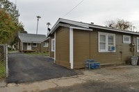 337 N Glendora Ave in Glendora, CA - Foto de edificio - Building Photo