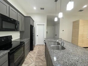 622 Hemphill St in Fort Worth, TX - Foto de edificio - Building Photo